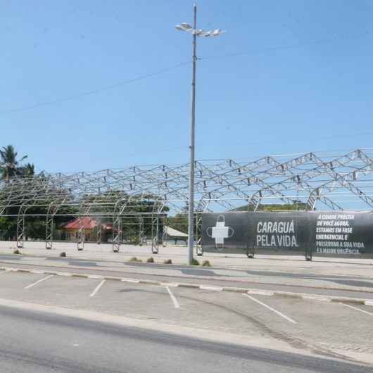 Prefeitura de Caraguatatuba libera trecho da Avenida da Praia para acesso ao Entreposto do Camaroeiro