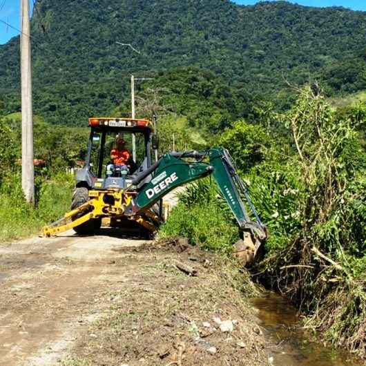 Prefeitura realiza manutenção em diversos bairros