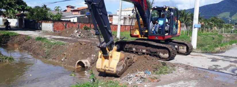 Prefeitura de Caraguatatuba faz transposição de tubos no Perequê-Mirim