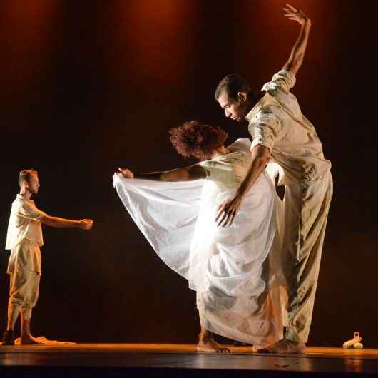 Corpo de Baile celebra Dia Internacional da Dança com estreia da performance “Entre Espaços” e aula aberta ao público