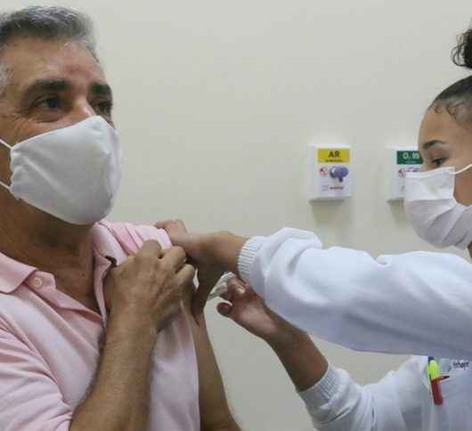 Caraguatatuba inicia vacinação contra Covid-19 para idosos agendados pelo ‘Vacina Caraguá’