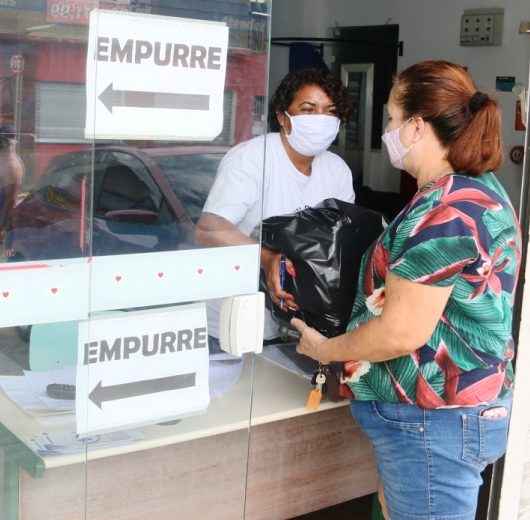 Fundo Social de Caraguatatuba recebe doação de kits de alimentos e repassa aos profissionais afetados pela pandemia