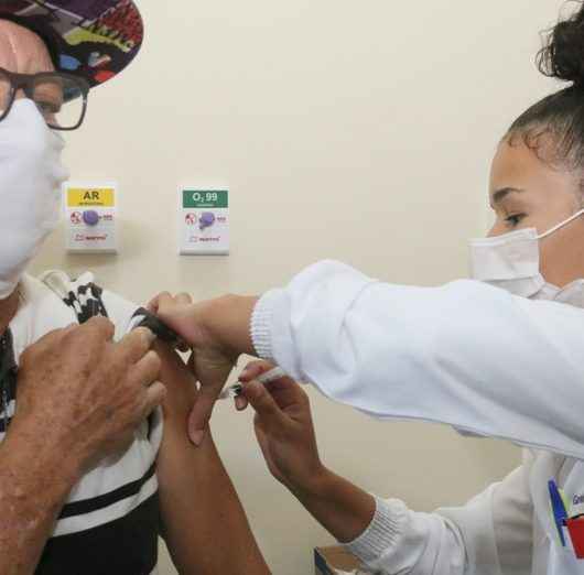 Caraguatatuba segue com vacinação contra Covid-19