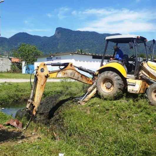 Secretaria de Serviços Públicos de Caraguatatuba faz manutenção por toda cidade