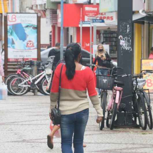 Tempo: Defesa Civil alerta para queda de temperatura nos próximos dias; ventos de 60 km derrubam árvores no último final de semana