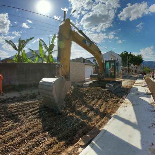 Avenida Brasília: Obras de drenagem e pavimentação avançam Avenida Brasília: Obras de drenagem e pavimentação avançam