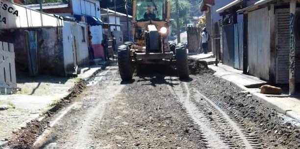 Prefeitura de Caraguatatuba realiza limpeza e perenização no bairro Jardim Santa Rosa, região norte da cidade