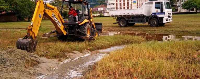 Prefeitura realiza limpeza nos canais de drenagem da praia do Centro