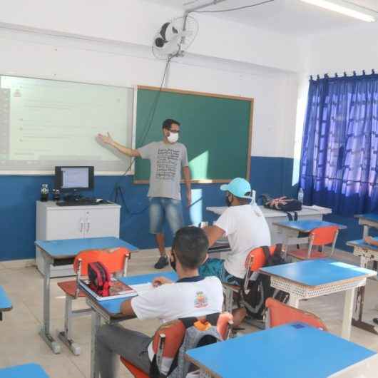 Caraguatatuba iniciou nesta segunda (10), as aulas presenciais na rede municipal ensino