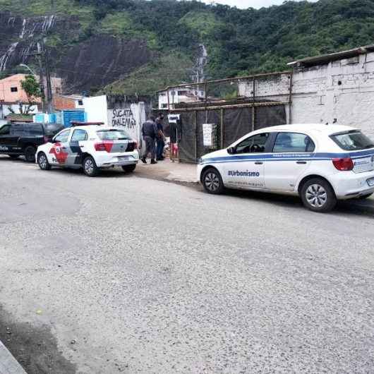 Mais sete ferros-velhos são notificados pela Prefeitura de Caraguatatuba