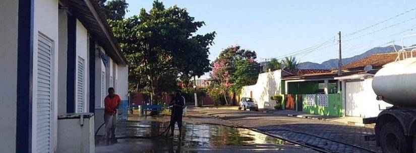 Equipe da Sesep faz lavagem no Entreposto do Porto Novo e na Praça do Jardim Primavera