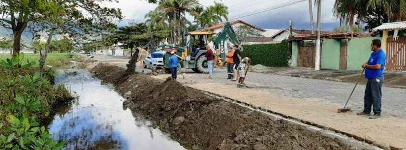 Prefeitura de Caraguatatuba recupera guias de rua no bairro Porto Novo