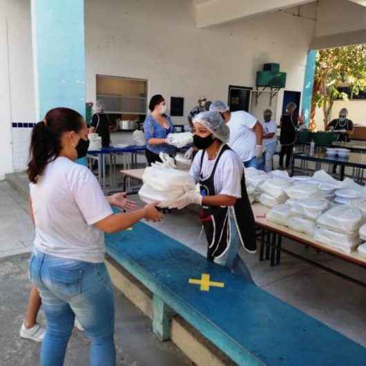 ‘Feijoada Solidária Drive Thru’ arrecada R$ 11 mil em prol da Campanha do Agasalho de Caraguatatuba