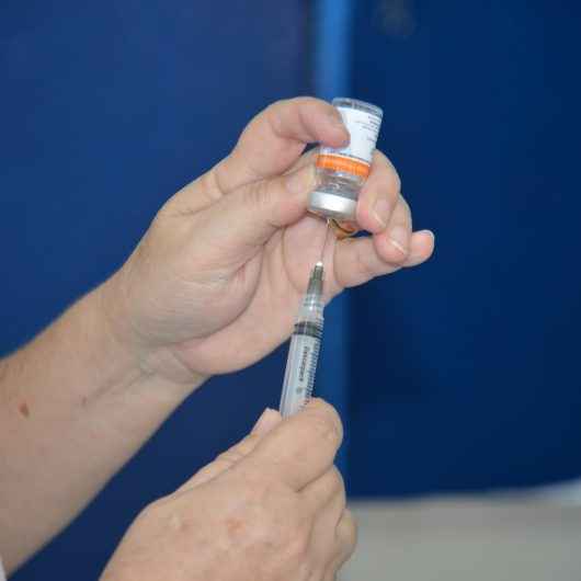Caraguatatuba se antecipa e abre vacinação Covid-19 para população geral de 50 a 59 anos em Dia D no próximo sábado