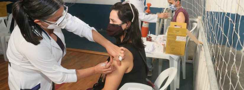 Profissionais da Educação de Caraguatatuba serão vacinados nesta segunda e terça no Cemug