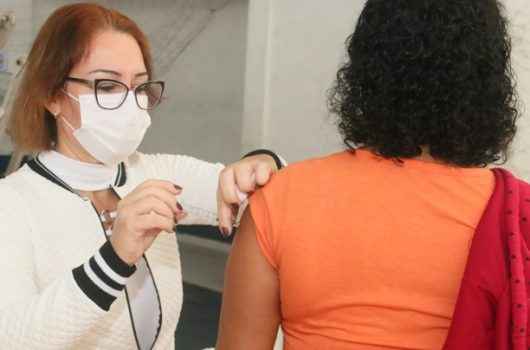 Caraguatatuba vacina contra Covid-19 profissionais da Educação nesta quinta-feira Caraguatatuba vacina contra Covid-19 profissionais da Educação nesta quinta-feira