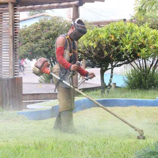 Prefeitura de Caraguatatuba reforça limpeza urbana com mais 40 bolsistas do PEAD