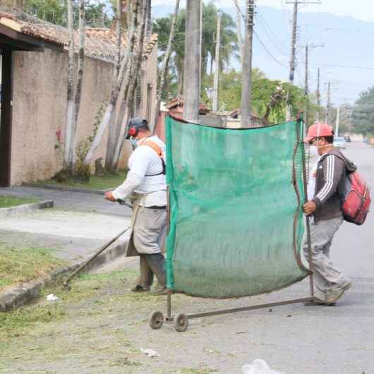 Prefeitura de Caraguatatuba convoca mais de 60 bolsistas do PEAD para reforçar limpeza urbana