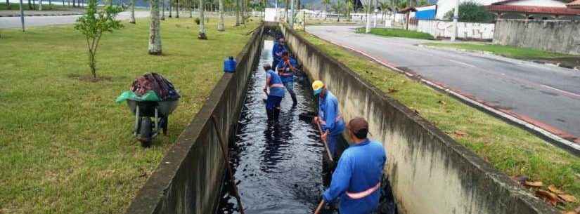 Prefeitura de Caraguatatuba inicia trabalho preventivo de limpeza no Rio Lagoa