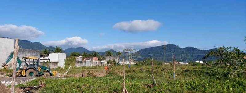 Prefeitura de Caraguatatuba retira cerca de área pública invadida na região sul
