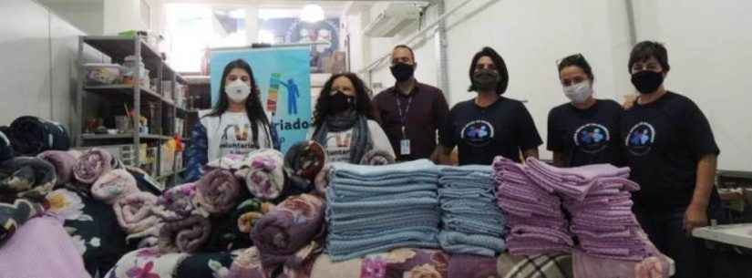 Fundo Social de Caraguatatuba recebe 500 cobertores da Sabesp pela ação ‘Feijoada Solidária’
