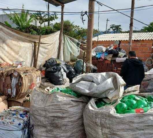 Fiscalização: Prefeitura de Caraguatatuba notifica mais três ferros-velhos na região sul