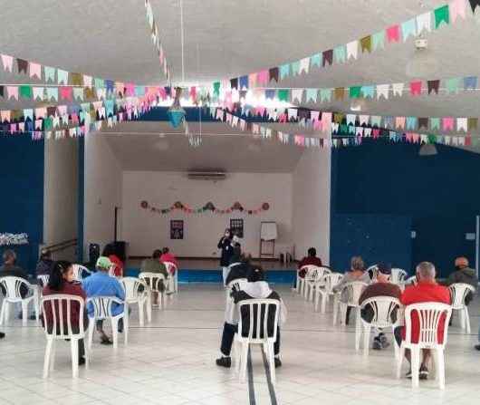 Palestra esclarece dúvidas sobre a vacinação contra Covid-19 para idosos da Vila Dignidade