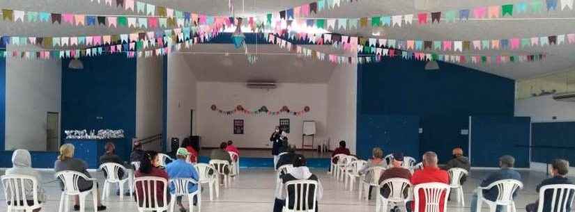 Palestra esclarece dúvidas sobre a vacinação contra Covid-19 para idosos da Vila Dignidade