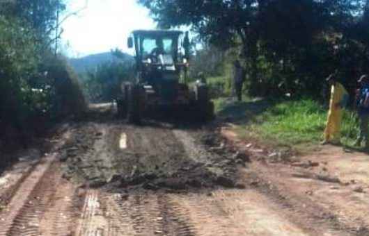 Ruas do Jardim do Sol são niveladas pela Prefeitura de Caraguatatuba