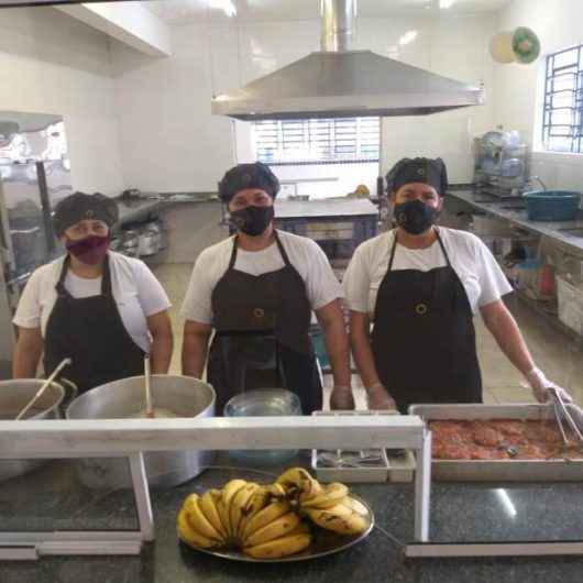Educação: Caraguatatuba utiliza período de recesso para realizar treinamento da equipe de cozinheiras escolares