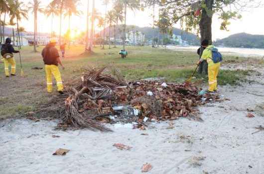 Operação Praia Limpa retira 33 toneladas de resíduos da região Central Operação Praia Limpa retira 33 toneladas de resíduos da região Central