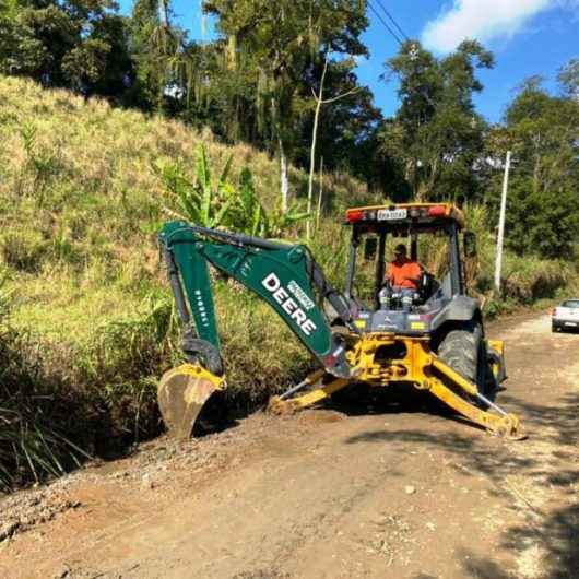 Prefeitura realiza melhorias na estrada do Poço da Anta