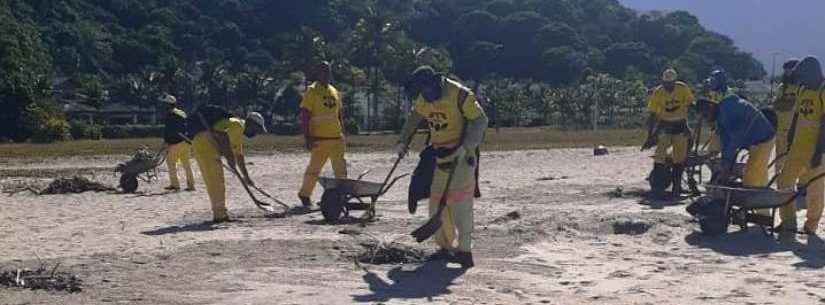 Prefeitura de Caraguatatuba recolhe 48 toneladas de resíduos em limpeza de praias na região Norte