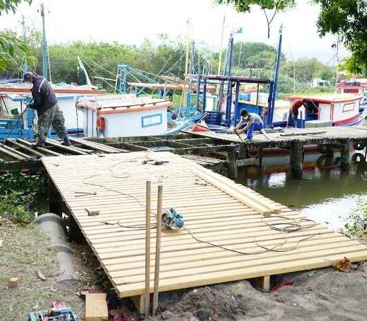 Prefeitura de Caraguatatuba reforma deck no Porto Novo