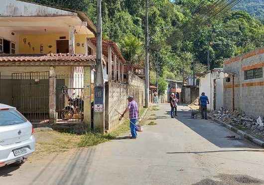 Prefeitura de Caraguatatuba embarga obras irregulares nos bairros Casa Branca e Cantagalo