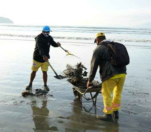 Prefeitura recolhe 18 toneladas de resíduos durante ‘Operação Praia Limpa’