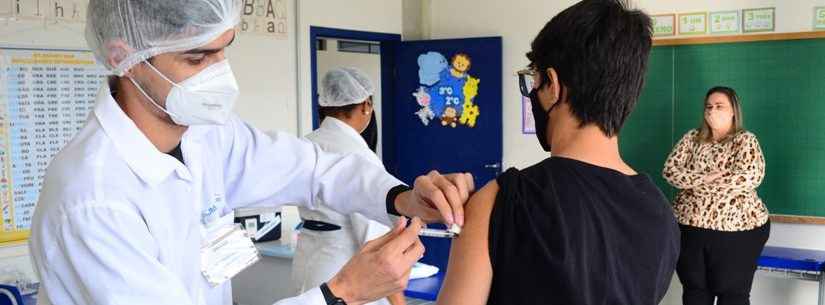 Caraguatatuba vacina jovens de 16 e 17 anos com comorbidades, deficiência, gestantes e puérperas contra Covid