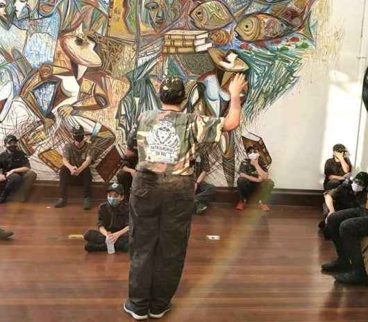 Biblioteca Municipal Afonso Schmidt recebe visita do grupo de escoteiros ‘Patrulheiros do Rei’