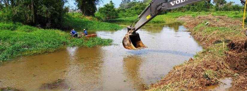 Prefeitura de Caraguatatuba realiza desassoreamento de trecho do Rio Juqueriquerê