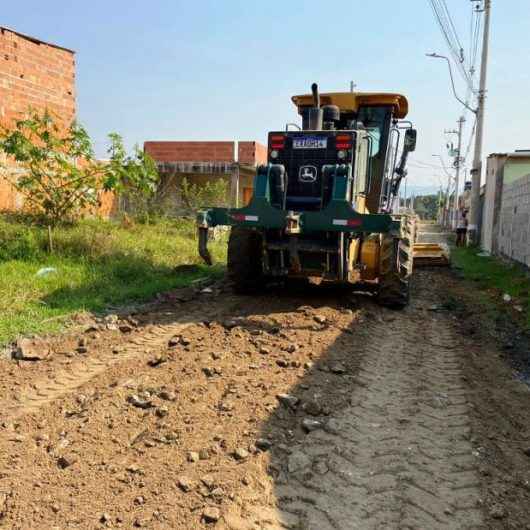 Prefeitura de Caraguatatuba conclui nivelamento mecânico em ruas do Pegorelli