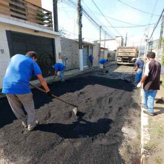 Prefeitura de Caraguatatuba realiza ‘Operação Tapa Buracos’ no Jardim Tarumãs