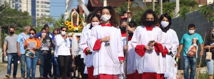 Missa Campal para Santa Terezinha, em Caraguatatuba, reúne cerca de 250 fieis no Complexo Turístico do Mirante do Camaroeiro