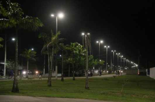 Prefeitura de Caraguatatuba entrega dois pontos de iluminação no bairro Travessão Prefeitura de Caraguatatuba entrega dois pontos de iluminação no bairro Travessão