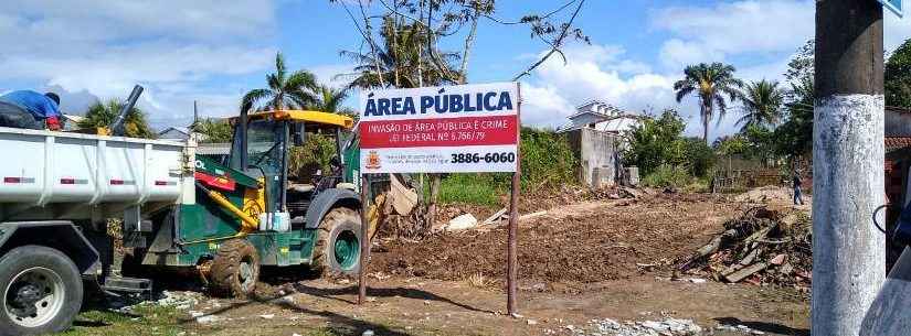 Prefeitura de Caraguatatuba retira materiais de área pública no Jardim Britânia