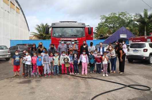Escola de Caraguatatuba recebe visita de bombeiros dentro da programação da FLIC 2021 Escola de Caraguatatuba recebe visita de bombeiros dentro da programação da FLIC 2021