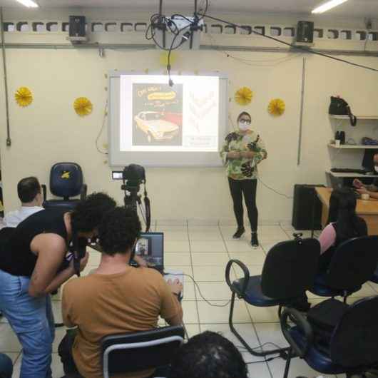 Alunos recebem informações para prevenção ao suicídio em palestra ministrada pelo Ambulatório de Saúde Mental