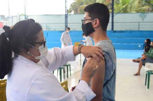 Vacinação contra Covid-19 continua para adultos e adolescentes, em Caraguatatuba Vacinação contra Covid-19 continua para adultos e adolescentes, em Caraguatatuba