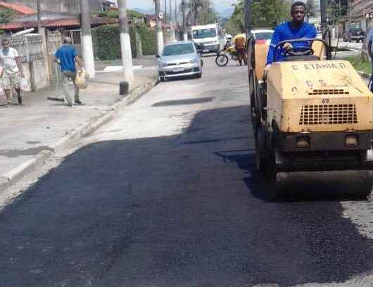 Prefeitura de Caraguatatuba inicia Operação Tapa Buracos na Avenida Brasília em diversas ruas