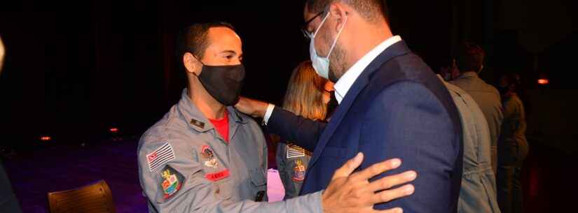 Prefeito de Caraguatatuba entrega homenagens ao Corpo de Bombeiros do Litoral Norte