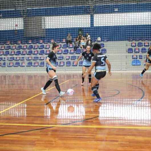 Equipe de Caraguatatuba é vice-campeã no futsal feminino